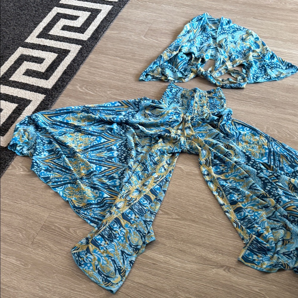 ONE/SIZE Blue and Gold Patterned Outfit great for dinner after the beach